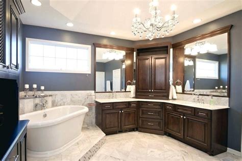 Odd Shape Bathroom .